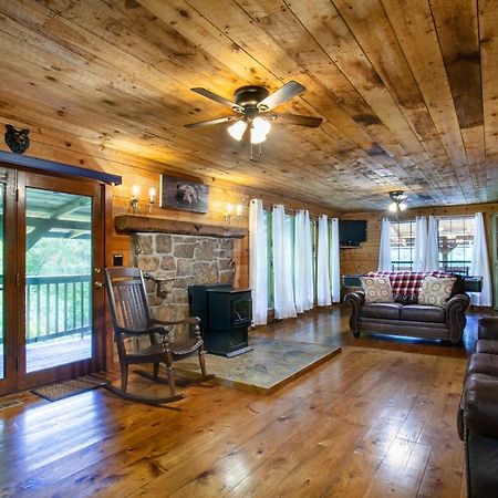 Forest Home Hot Tub Fire Pit Pool Table Pigeon Forge Buitenkant foto