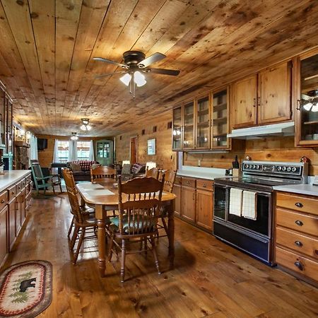 Forest Home Hot Tub Fire Pit Pool Table Pigeon Forge Buitenkant foto