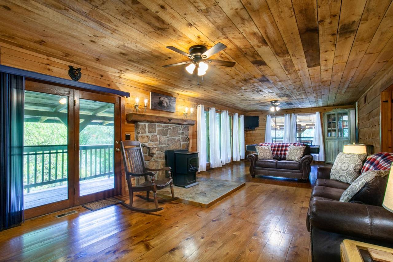 Forest Home Hot Tub Fire Pit Pool Table Pigeon Forge Buitenkant foto