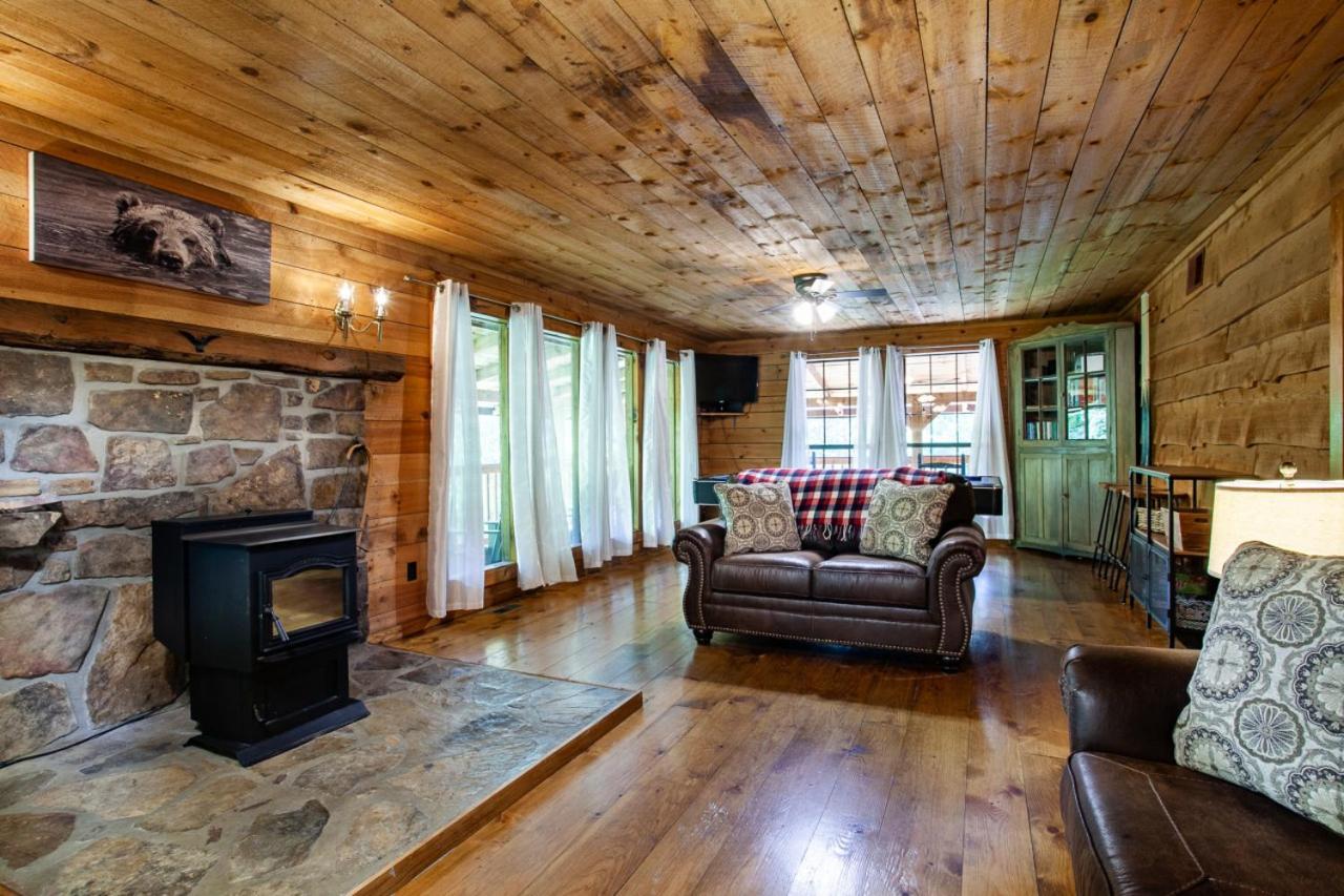 Forest Home Hot Tub Fire Pit Pool Table Pigeon Forge Buitenkant foto