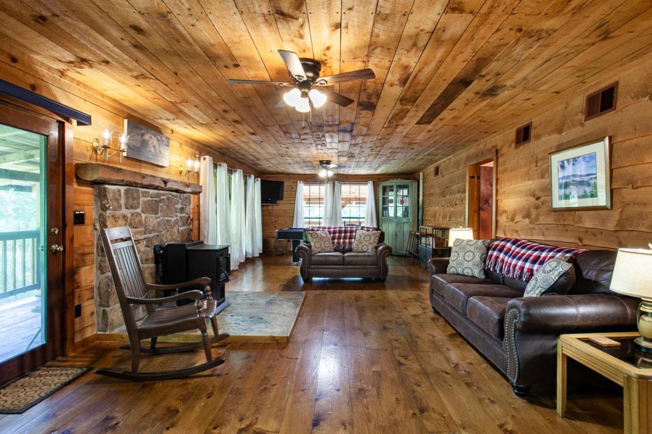 Forest Home Hot Tub Fire Pit Pool Table Pigeon Forge Buitenkant foto