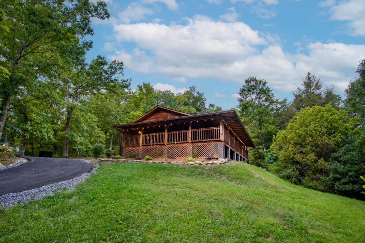 Forest Home Hot Tub Fire Pit Pool Table Pigeon Forge Buitenkant foto
