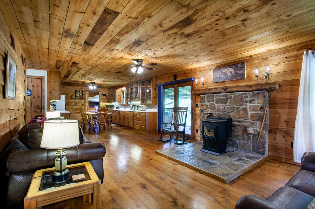 Forest Home Hot Tub Fire Pit Pool Table Pigeon Forge Buitenkant foto