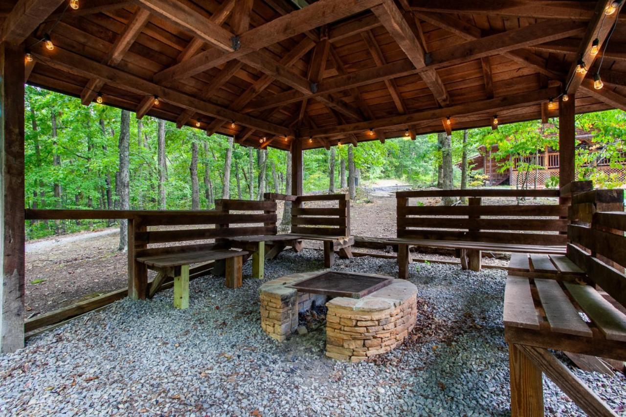 Forest Home Hot Tub Fire Pit Pool Table Pigeon Forge Buitenkant foto
