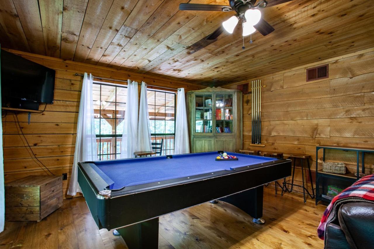 Forest Home Hot Tub Fire Pit Pool Table Pigeon Forge Buitenkant foto