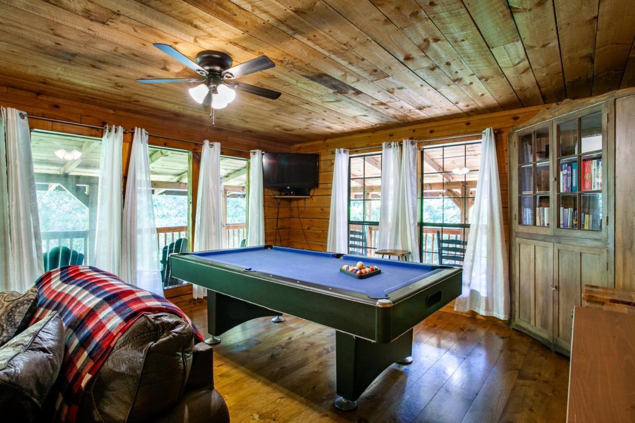 Forest Home Hot Tub Fire Pit Pool Table Pigeon Forge Buitenkant foto