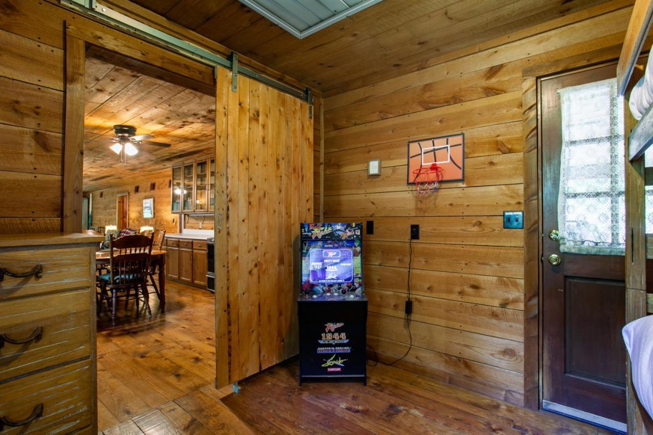 Forest Home Hot Tub Fire Pit Pool Table Pigeon Forge Buitenkant foto