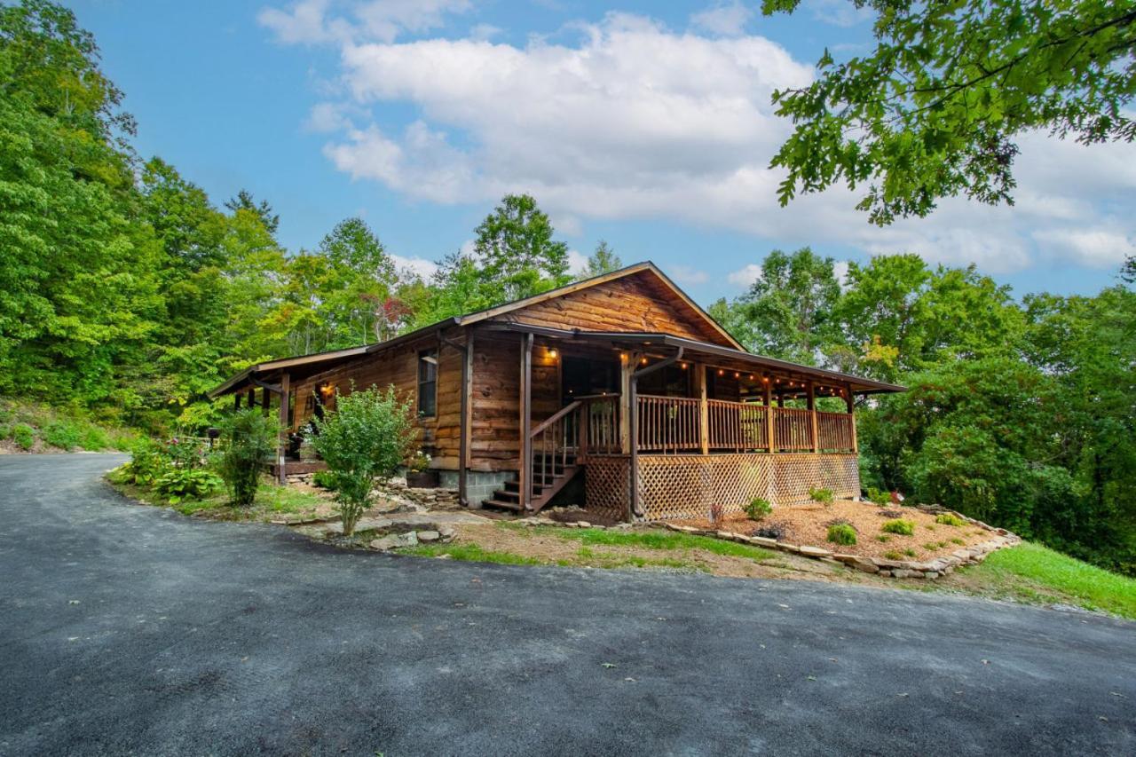 Forest Home Hot Tub Fire Pit Pool Table Pigeon Forge Buitenkant foto